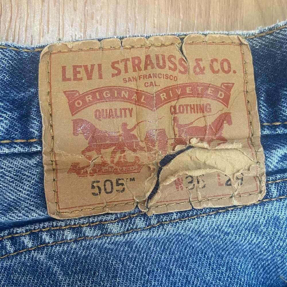 Levi's Levi’s Men’s 505 Naturally Distressed Jean… - image 8