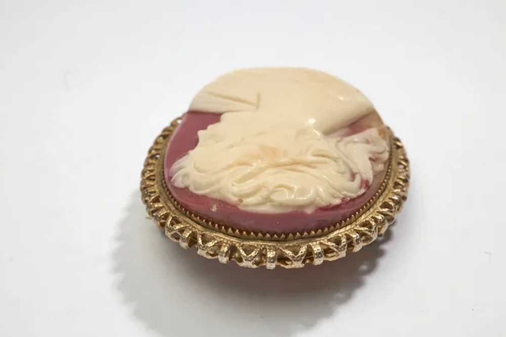 Vintage Gold-Tone Celluloid Cameo Brooch with Pin… - image 5