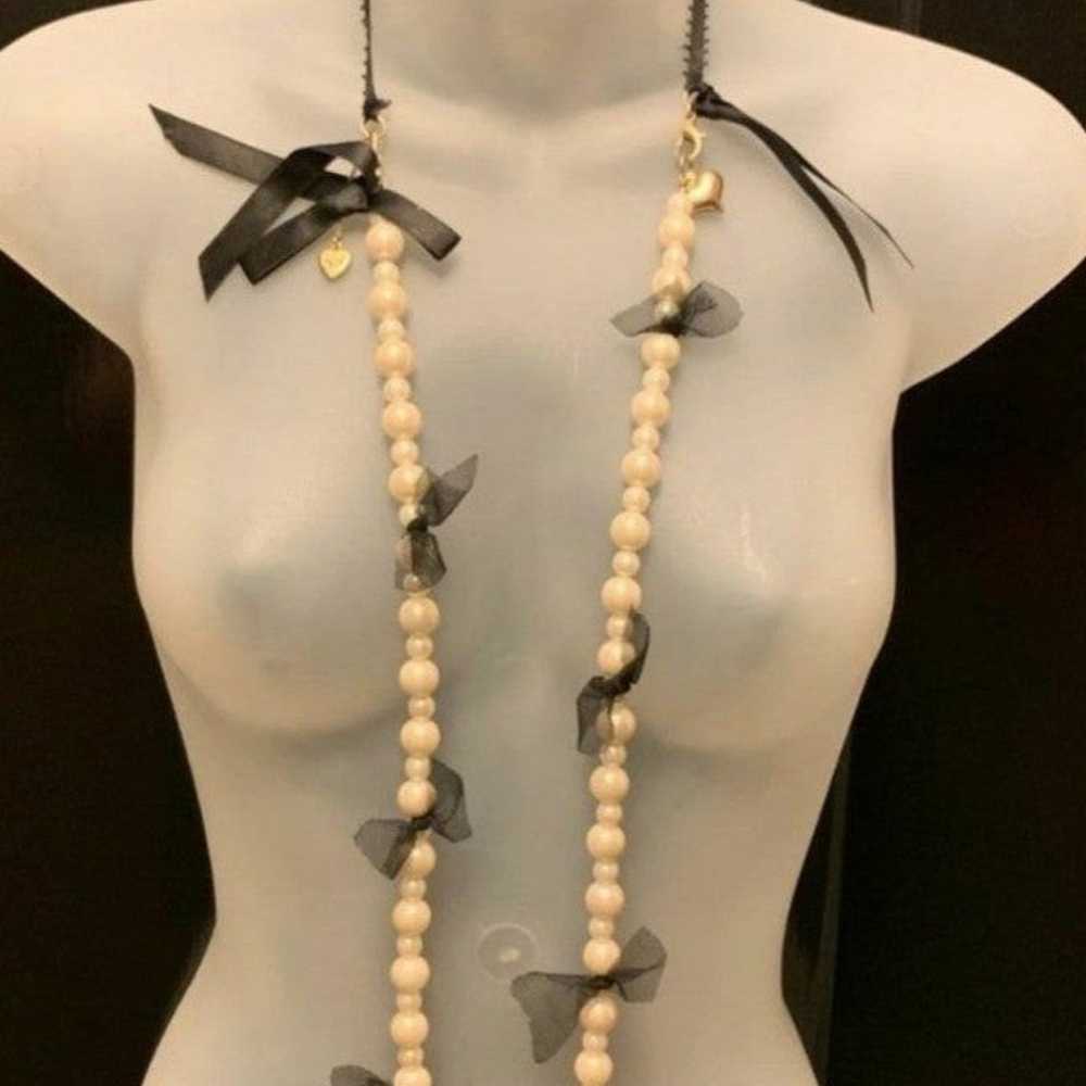 Betsey Johnson Vintage Iconic Pearl & Bow Long Ne… - image 1