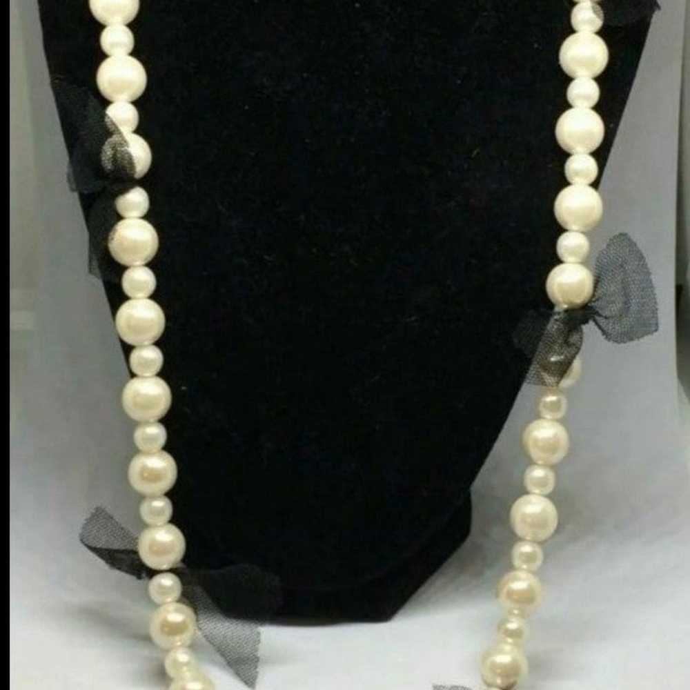 Betsey Johnson Vintage Iconic Pearl & Bow Long Ne… - image 2