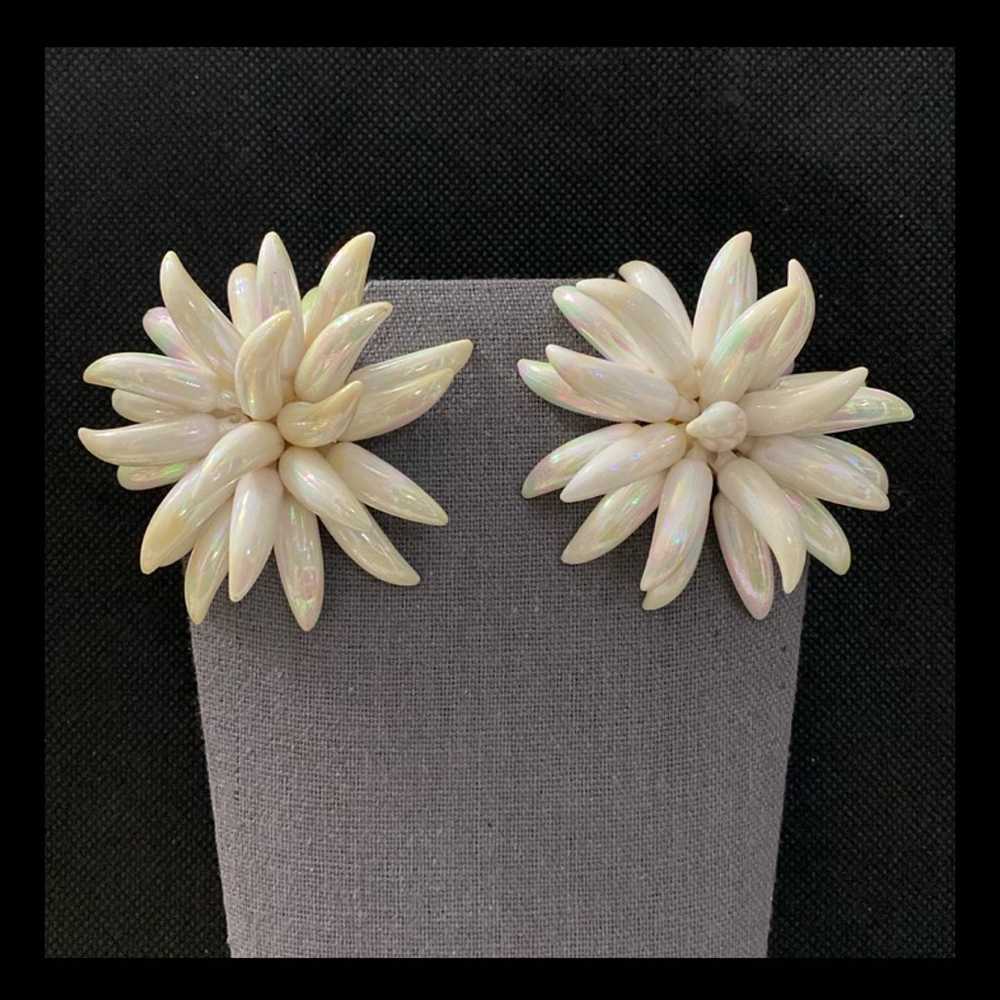 Vintage 80’s White floral clip on earrings - image 2