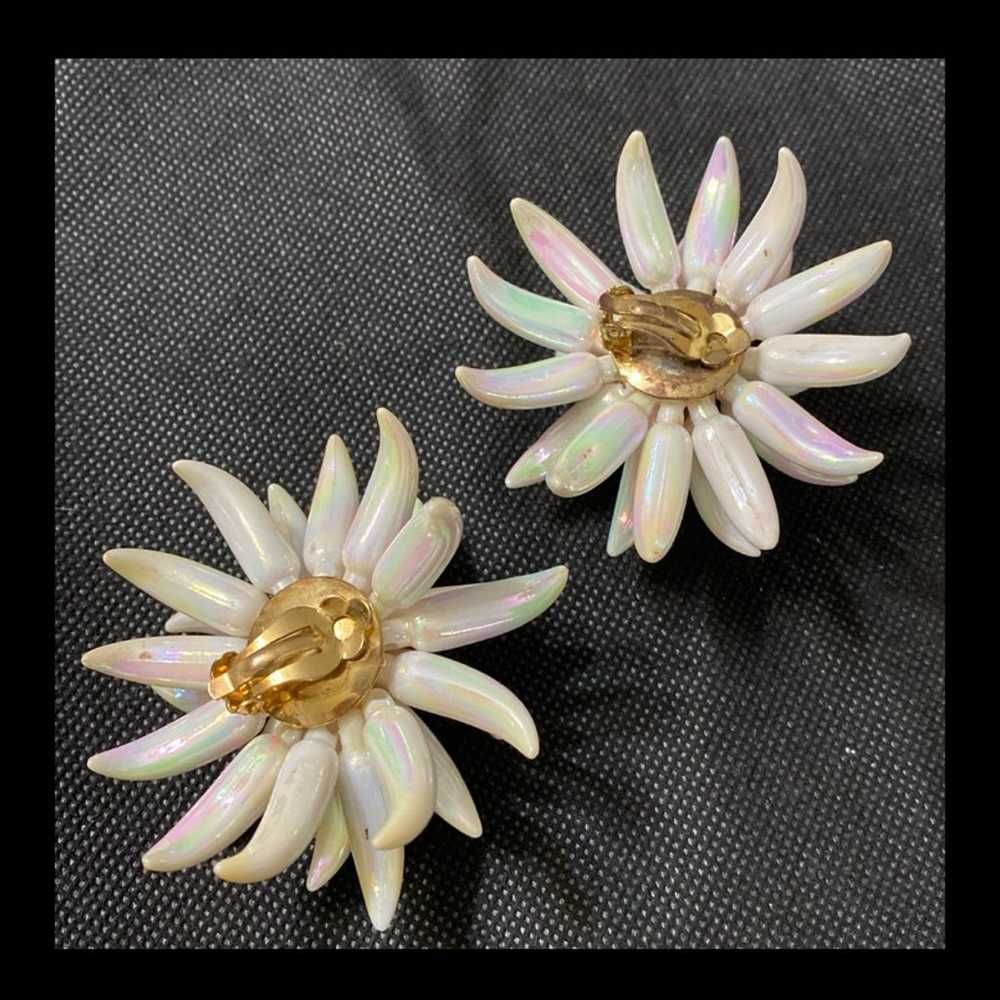 Vintage 80’s White floral clip on earrings - image 4