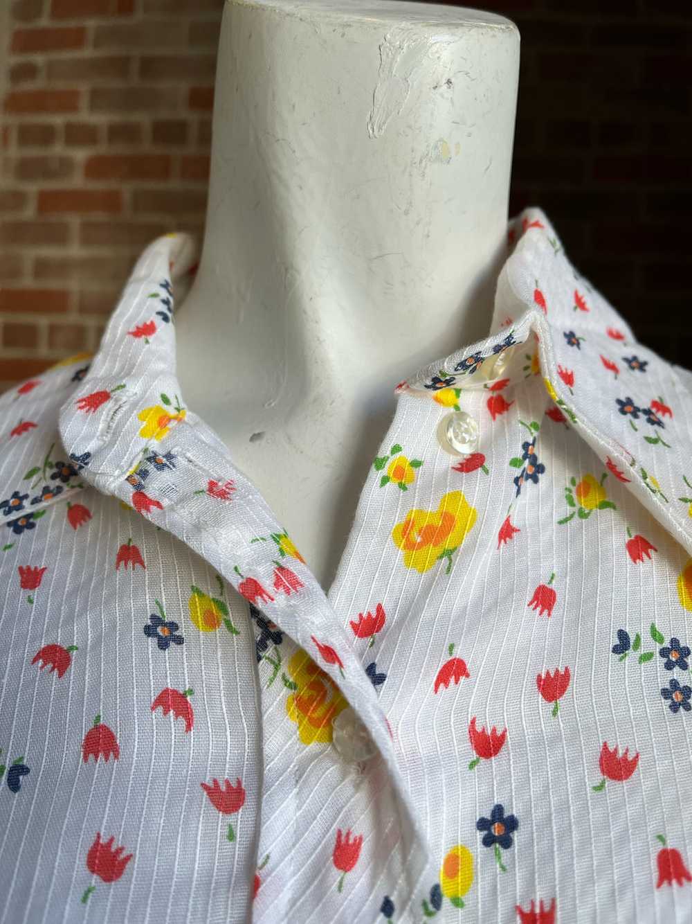 1970s Floral Sheer Top - image 7