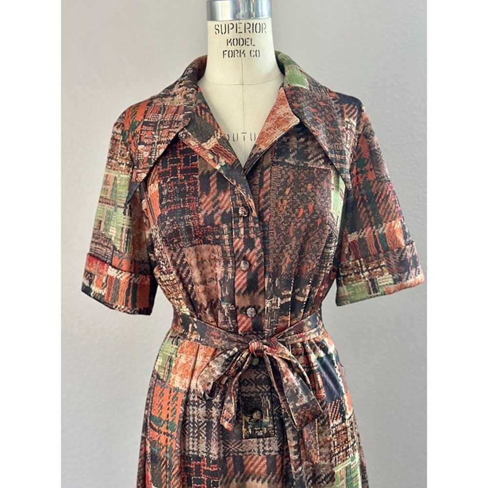 Vintage 1970s Belted Print Fit And Flare Dress In… - image 3