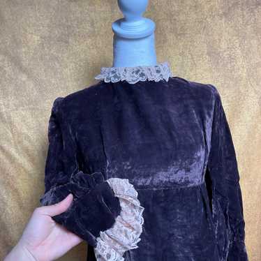1950s’ brown velour doll lace dress