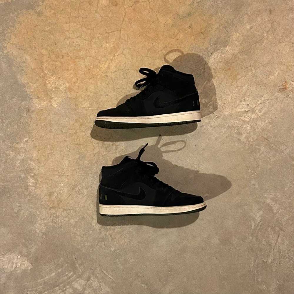 Jordan Brand × Nike × Streetwear Jordan 1 Mid Bla… - image 2