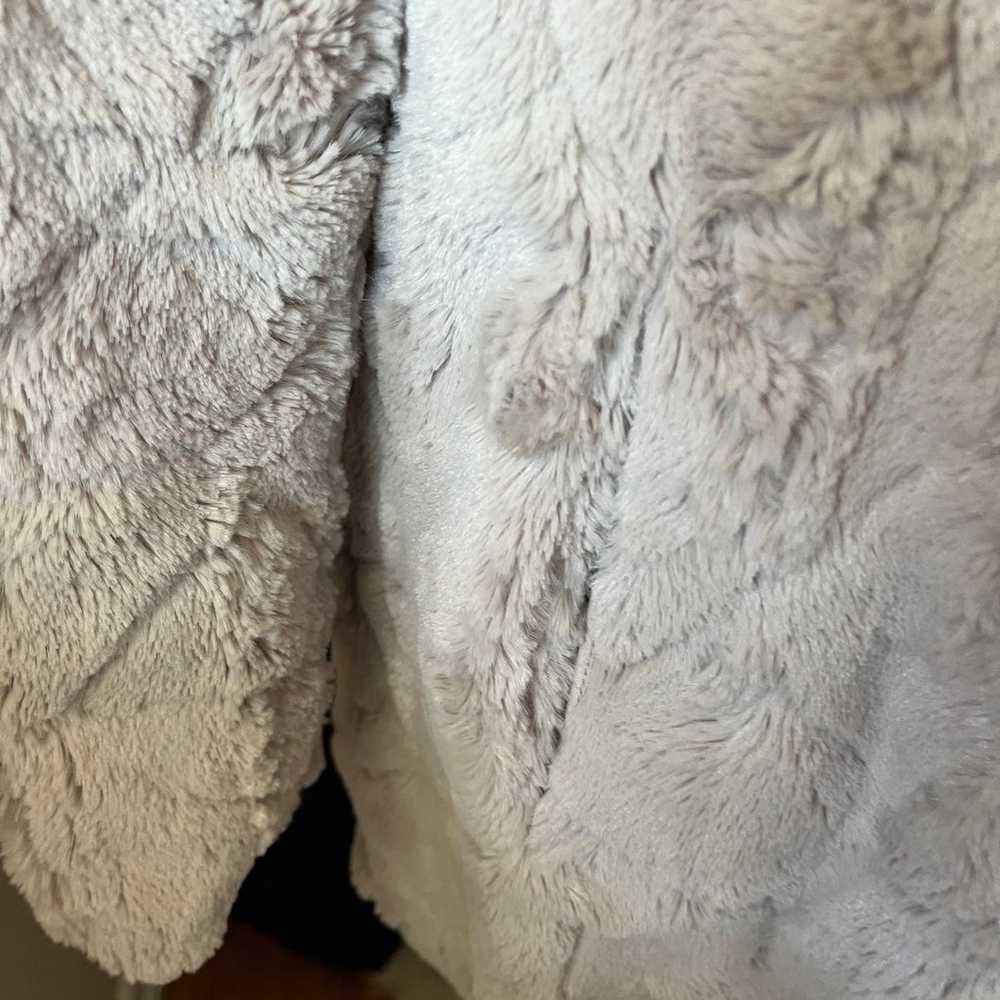 BB Dakota Faux Fur coat - image 3