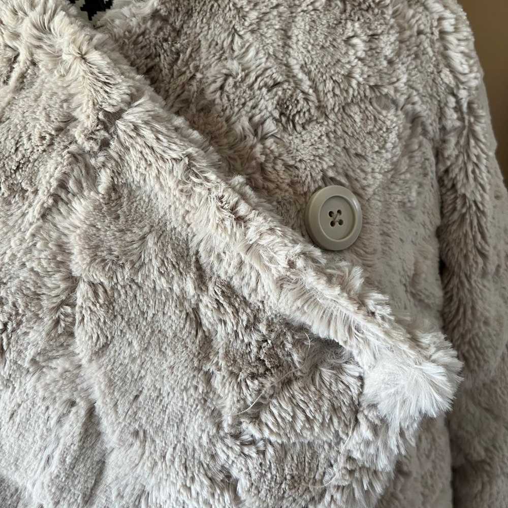 BB Dakota Faux Fur coat - image 4