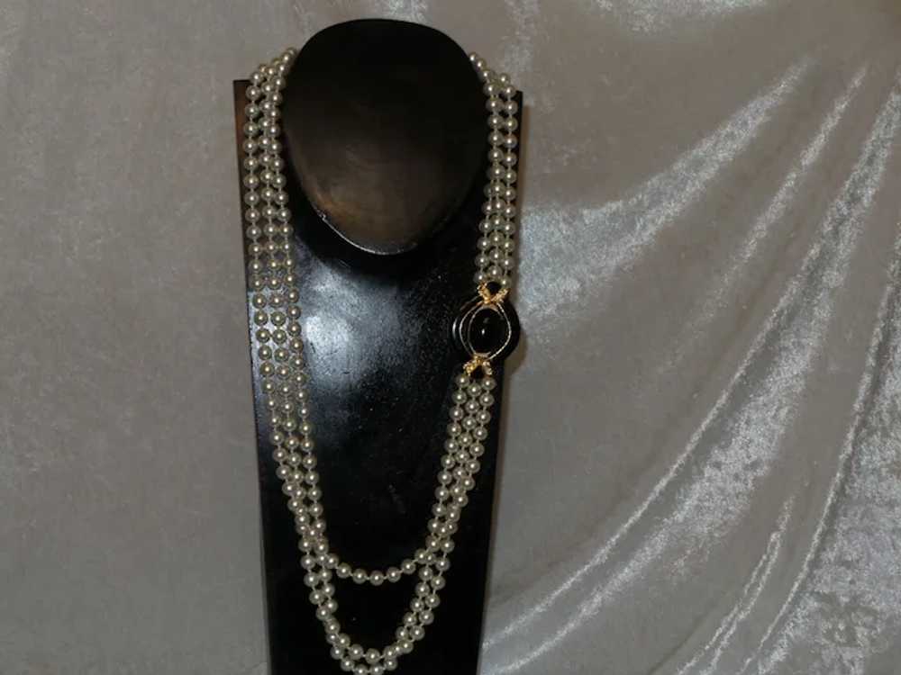 Triple Strand of Glass Pearls with Faux  Onyx Pen… - image 11