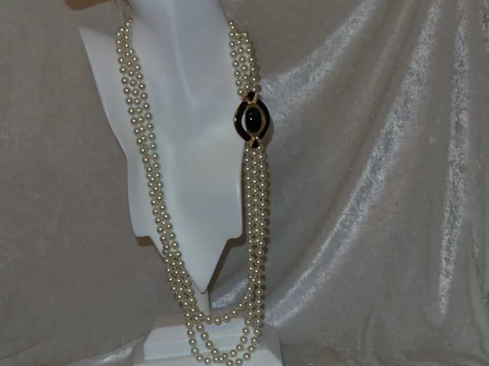 Triple Strand of Glass Pearls with Faux  Onyx Pen… - image 12