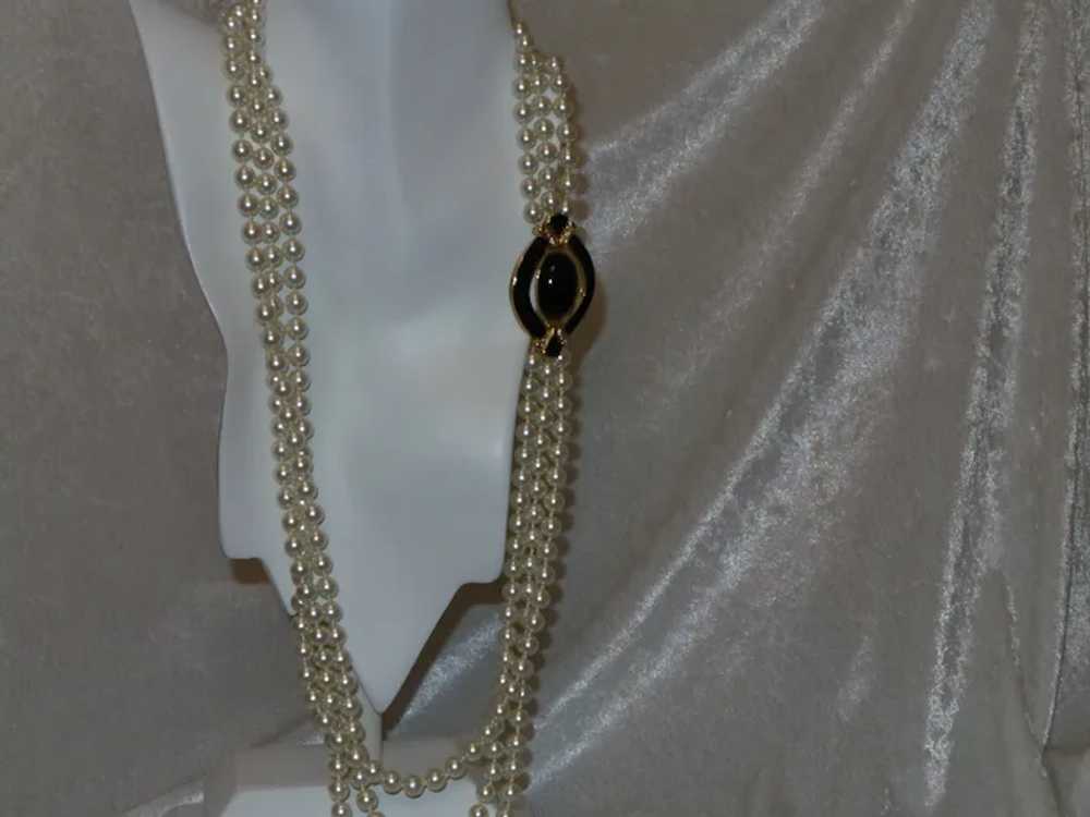 Triple Strand of Glass Pearls with Faux  Onyx Pen… - image 6