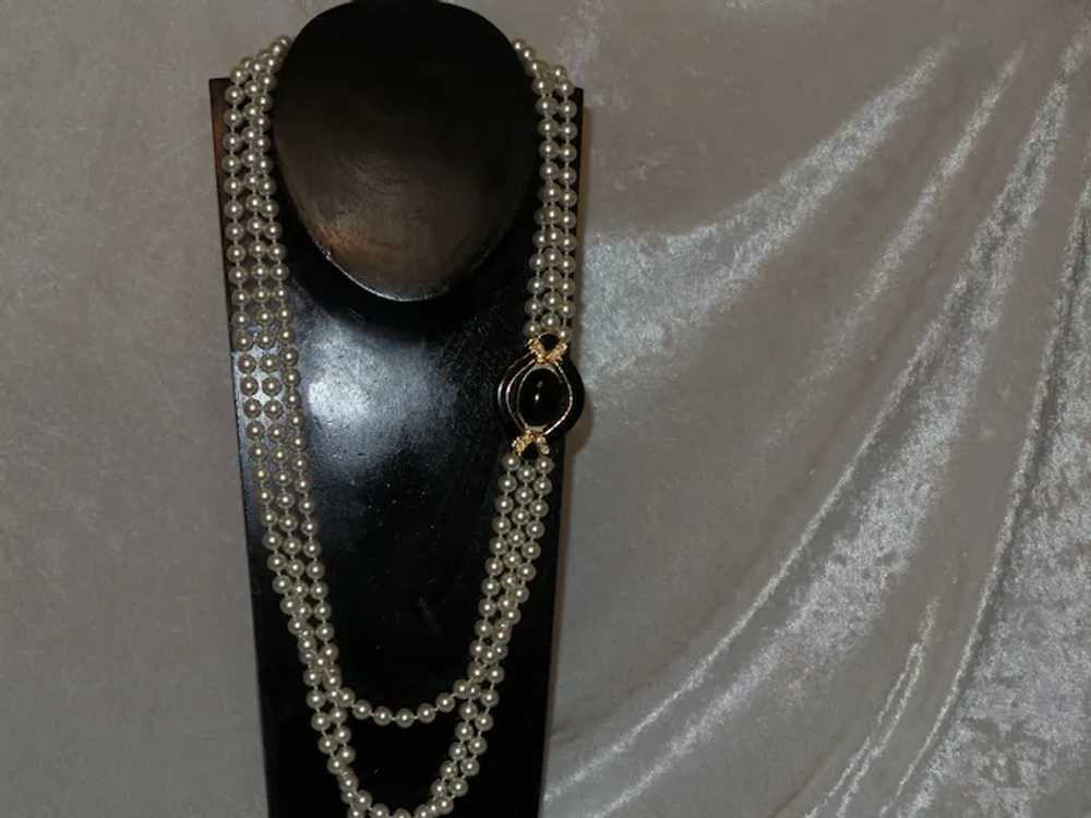 Triple Strand of Glass Pearls with Faux  Onyx Pen… - image 7