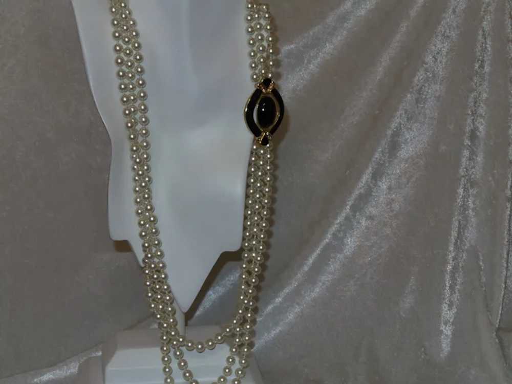 Triple Strand of Glass Pearls with Faux  Onyx Pen… - image 9