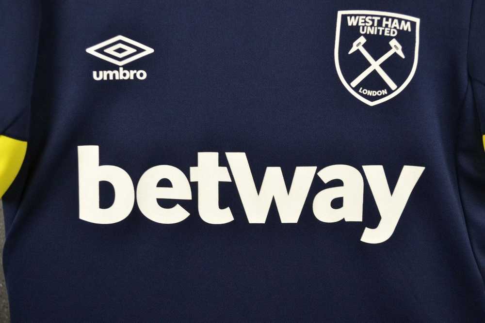 Soccer Jersey × Sportswear × Umbro West Ham Unite… - image 4