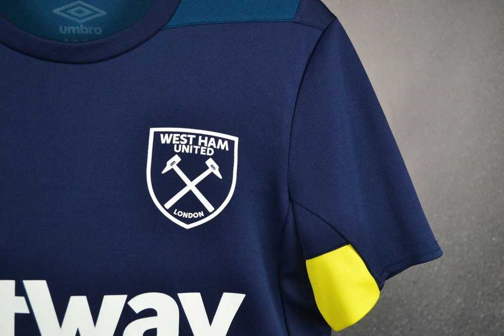 Soccer Jersey × Sportswear × Umbro West Ham Unite… - image 5
