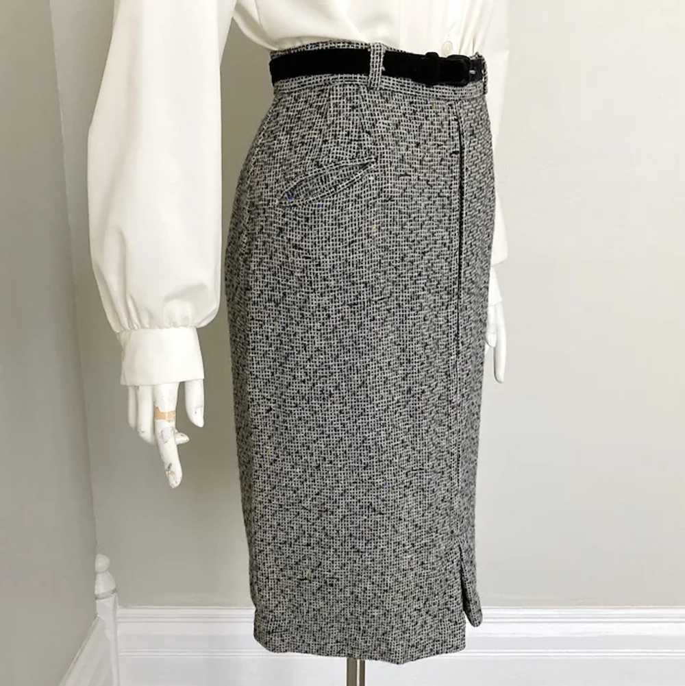 1950s Vintage Black Cream Tweed Skirt with Yellow… - image 6