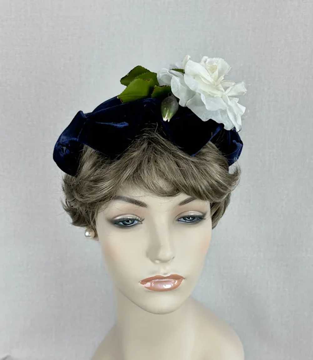 Vintage 1950s Navy Blue Velvet Bow Close Hat with… - image 3