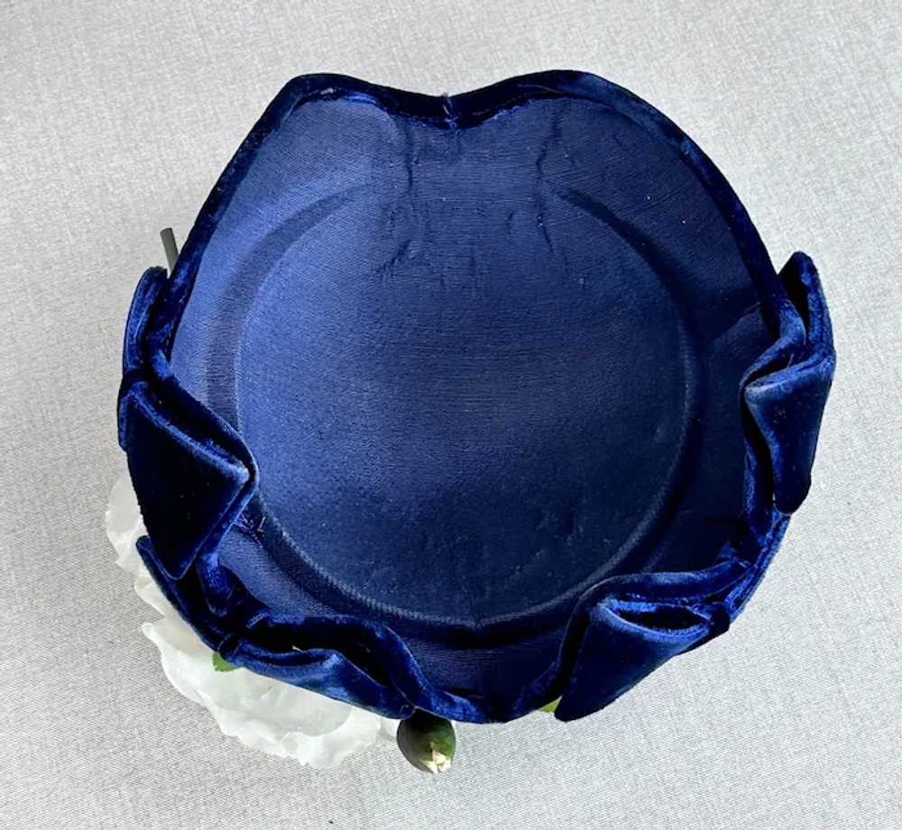 Vintage 1950s Navy Blue Velvet Bow Close Hat with… - image 9
