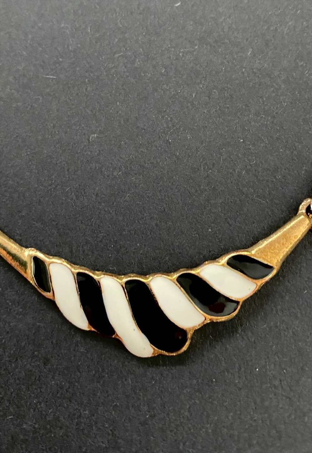 70's Vintage Ladies Enamel Gold Black White Neckl… - image 2