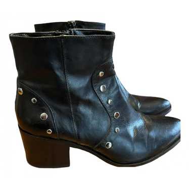 Andre Assous Leather ankle boots
