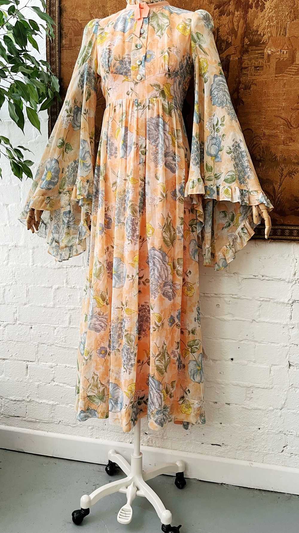 1970s Angel Sleeve Peach & Blue Floral Maxi Dress… - image 5