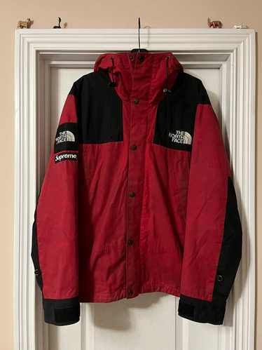 Supreme × The North Face Supreme x The North Face 