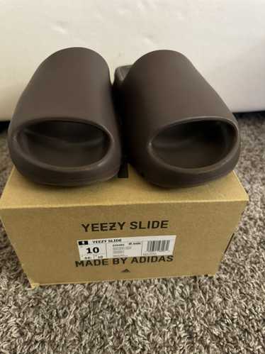 Adidas Yeezy slide “soot”