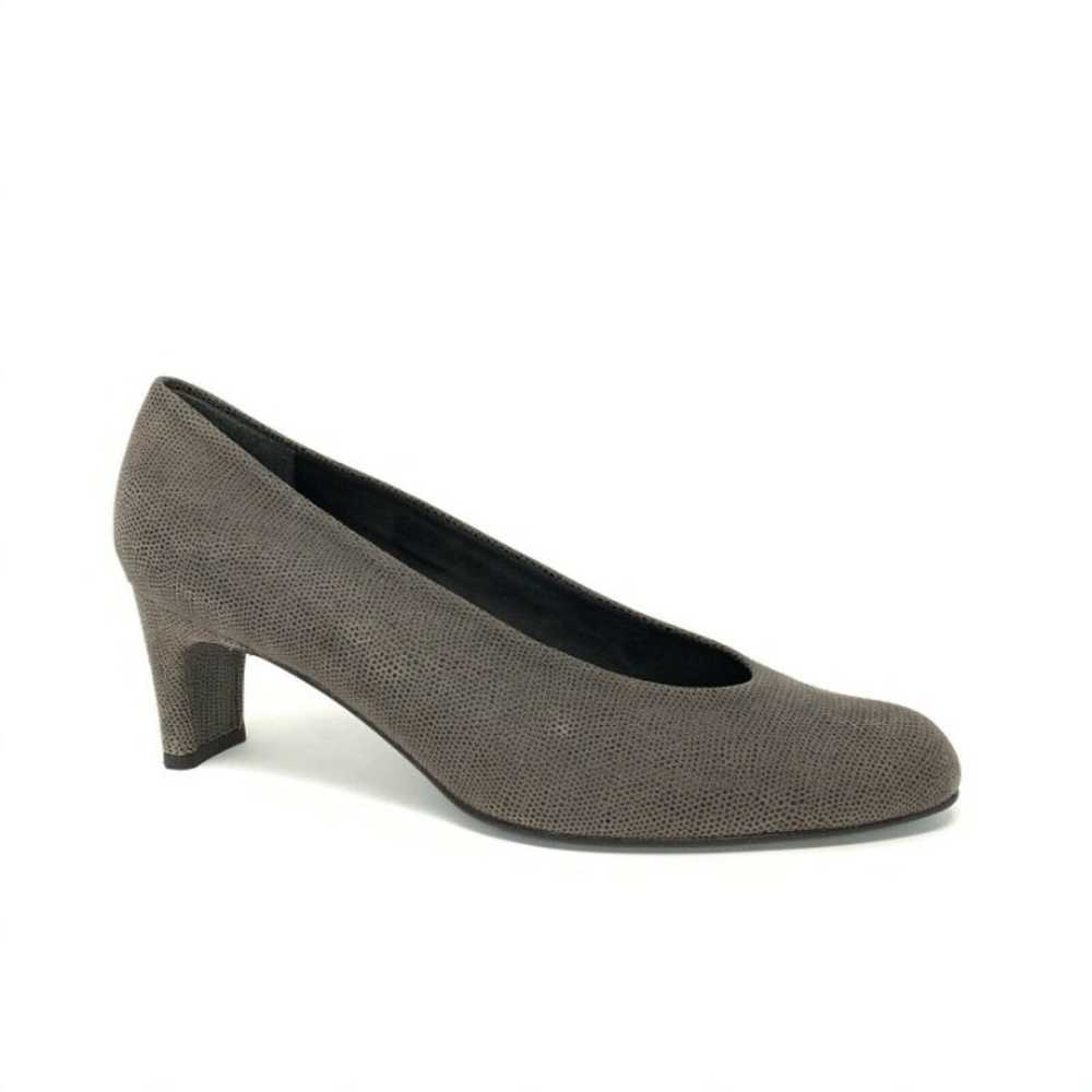 Stuart Weitzman 8 Low Eel Leather Pumps - image 2