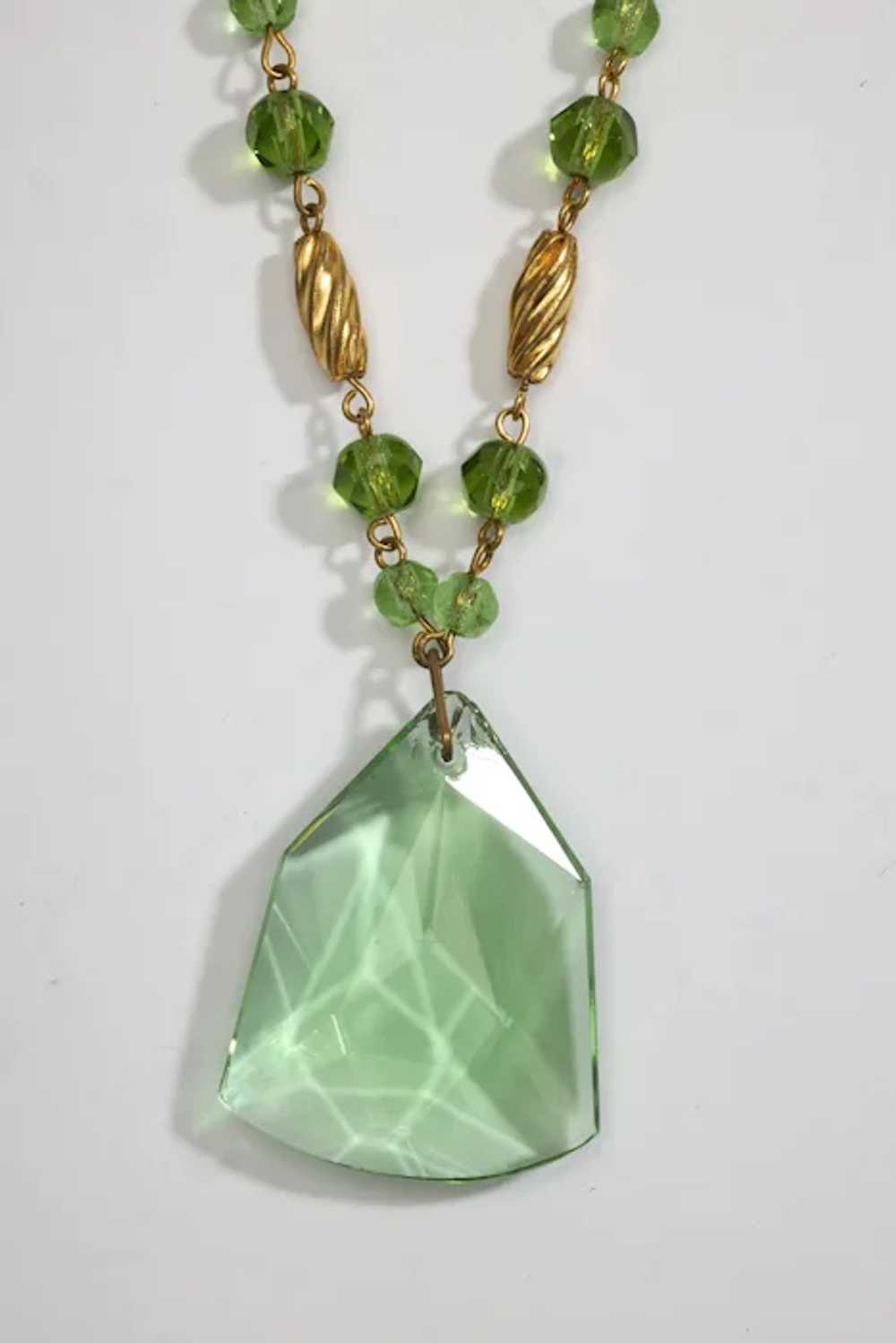 Art Deco Green Beaded Necklace with Diamond-Shape… - image 11