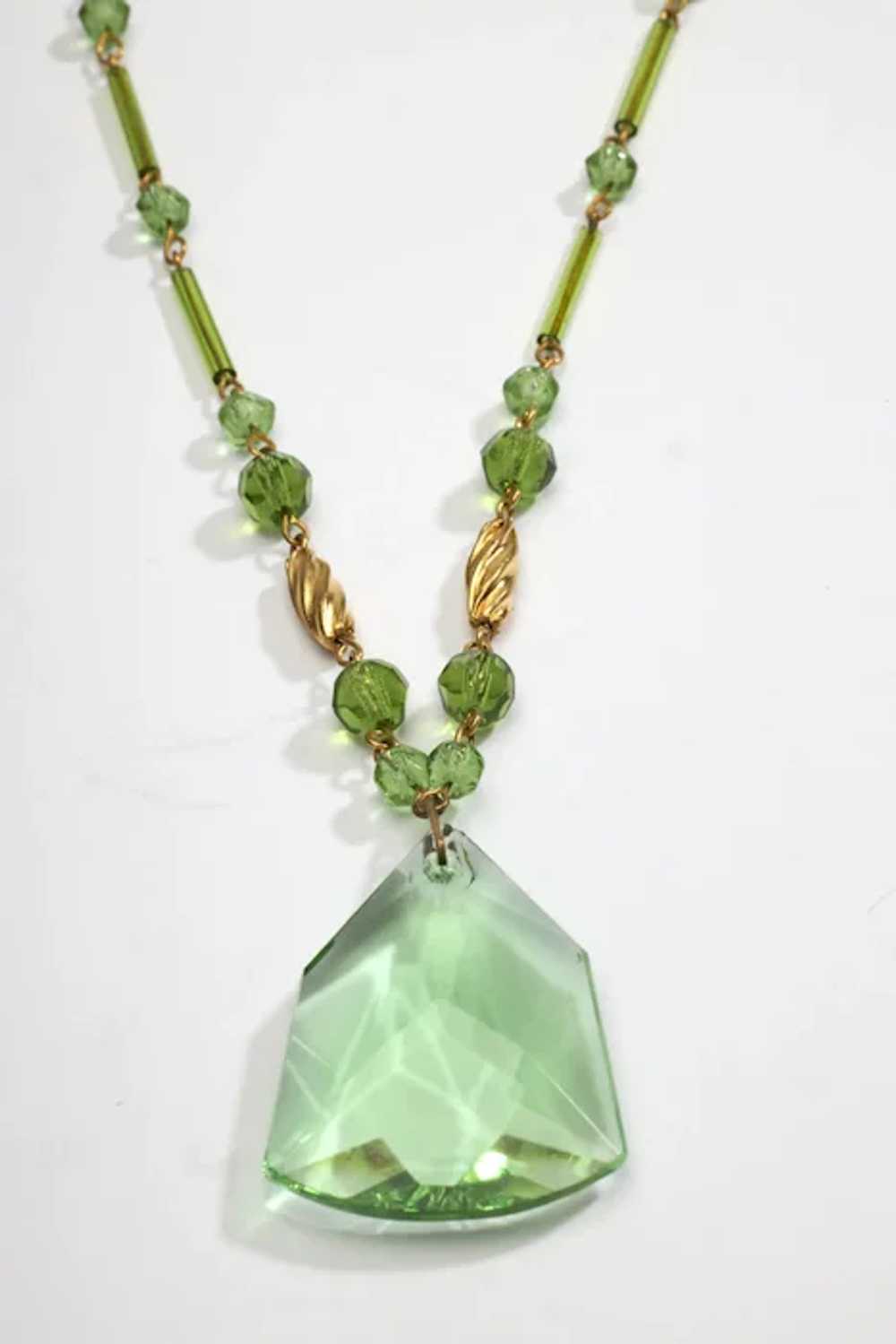 Art Deco Green Beaded Necklace with Diamond-Shape… - image 12