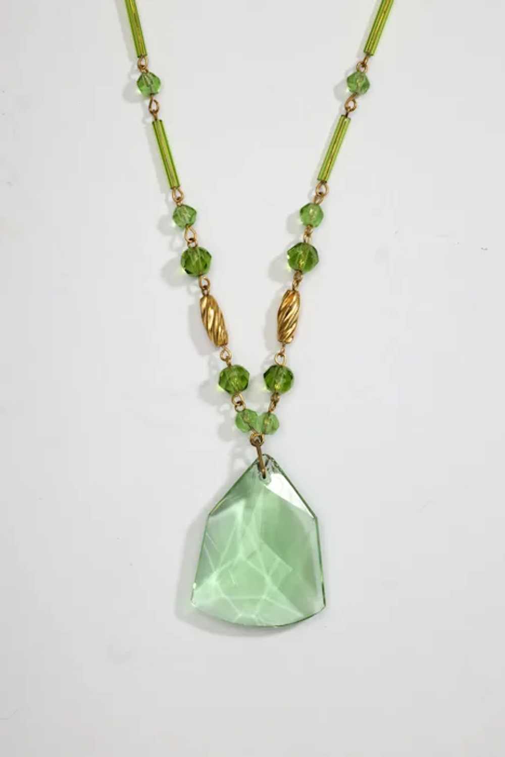 Art Deco Green Beaded Necklace with Diamond-Shape… - image 5
