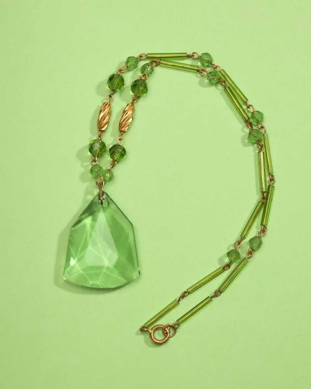 Art Deco Green Beaded Necklace with Diamond-Shape… - image 6
