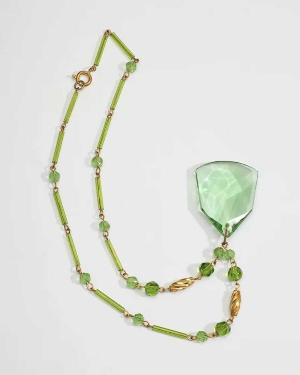 Art Deco Green Beaded Necklace with Diamond-Shape… - image 7