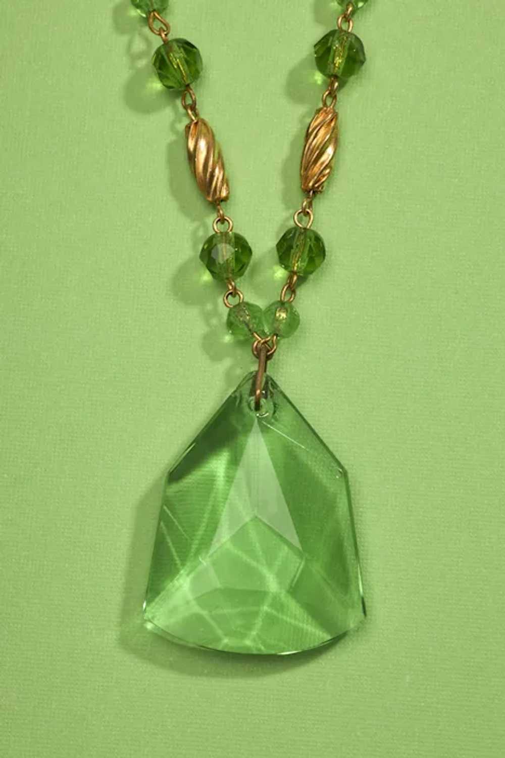 Art Deco Green Beaded Necklace with Diamond-Shape… - image 8