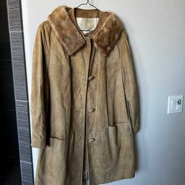 Vintage coat with fur collar - image 1