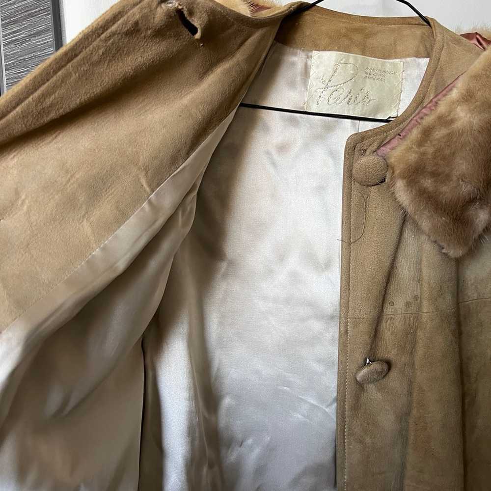 Vintage coat with fur collar - image 4
