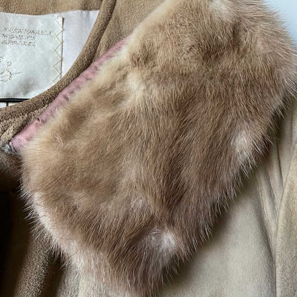 Vintage coat with fur collar - image 8