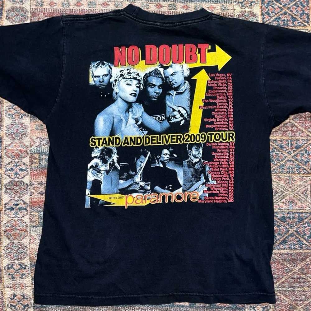 Vintage 2009 RARE No Doubt Tour T-Shirt - image 3