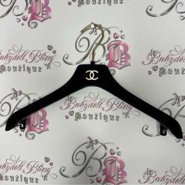 Chanel deals bundle of 3 velvet hangers black gold