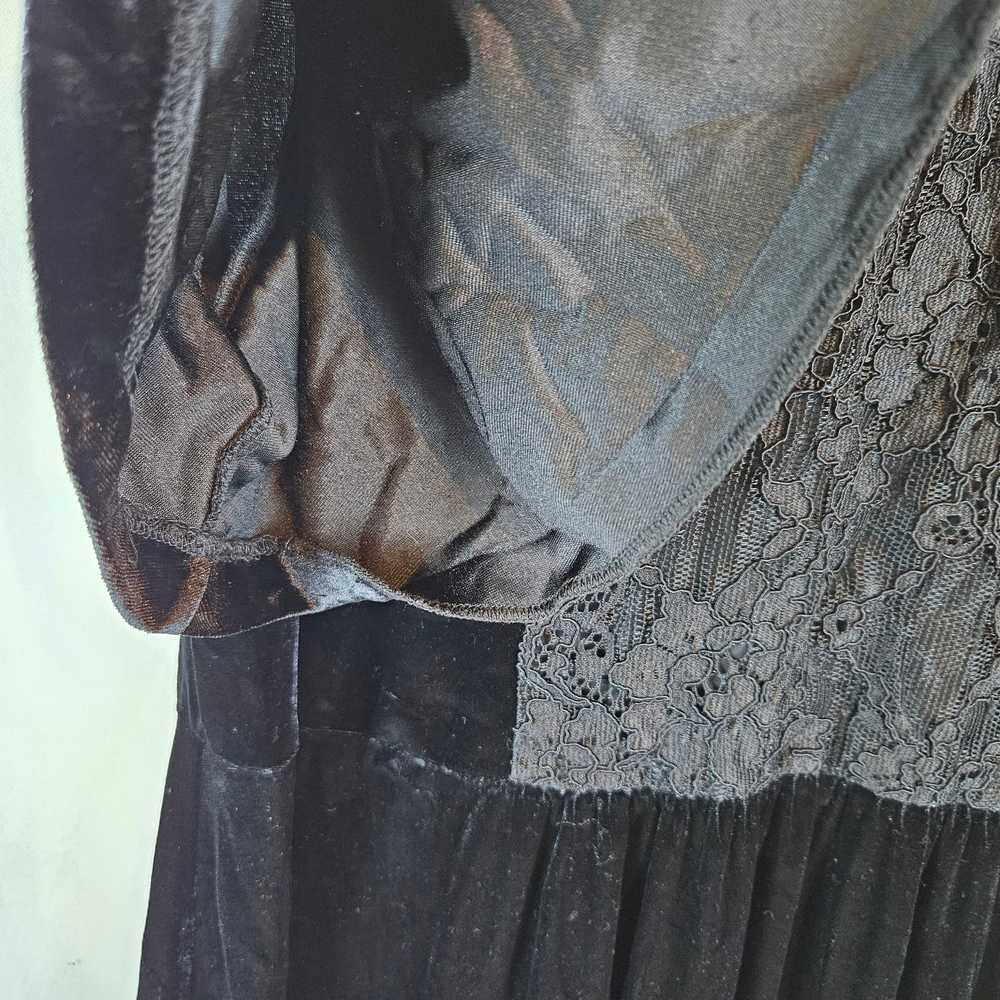 Eloquii black velvet knee length dress with lace,… - image 5