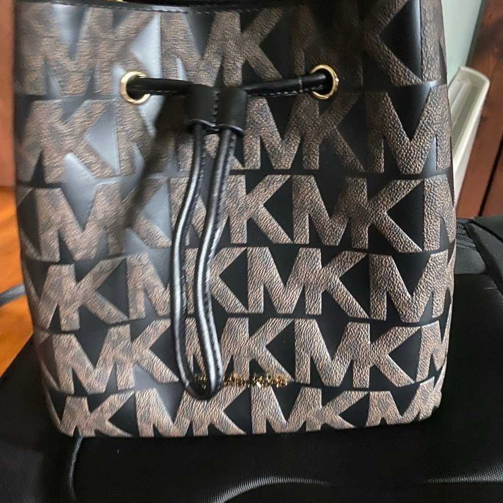 Michael Kors Suri Small Bucket Bag NWOT - image 4