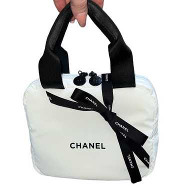 AUTH 2023 CHANEL Summer Beauty White Puffy Puffer 