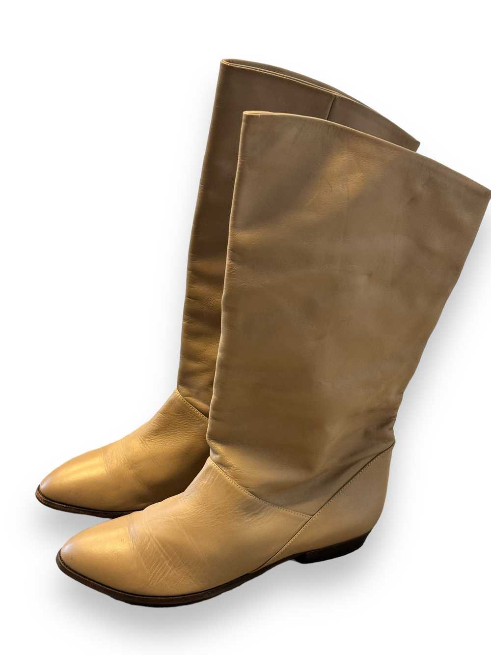 1980s Flat Beige Leather Boots - image 5