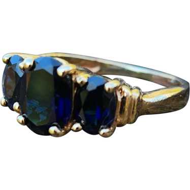 Classic Three Stone 2.7 Carat Weight Blue Sapphire