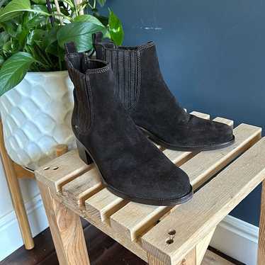 La Canadienne Princeton Suede Boot. Size 6.5