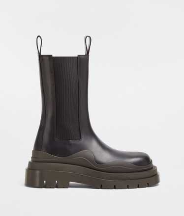 Bottega Veneta Tire Boots Chelsea Boots in Black/C