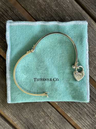 Tiffany & Co. Silver Love Lock hinged bracelet ban
