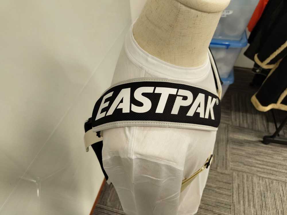 Eastpak × White Mountaineering BLACK VEST BAG - image 5