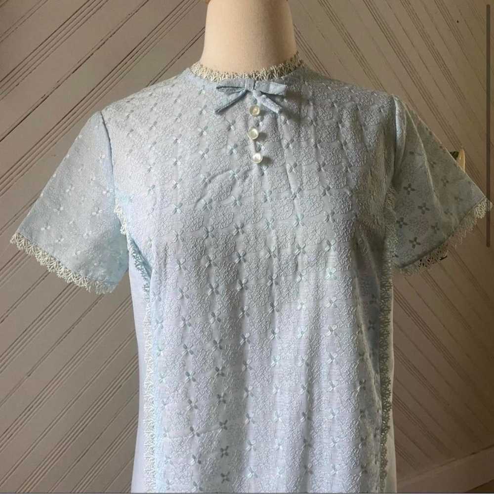 1970s Baby Blue Embroidered Floral Retro Shift Su… - image 2