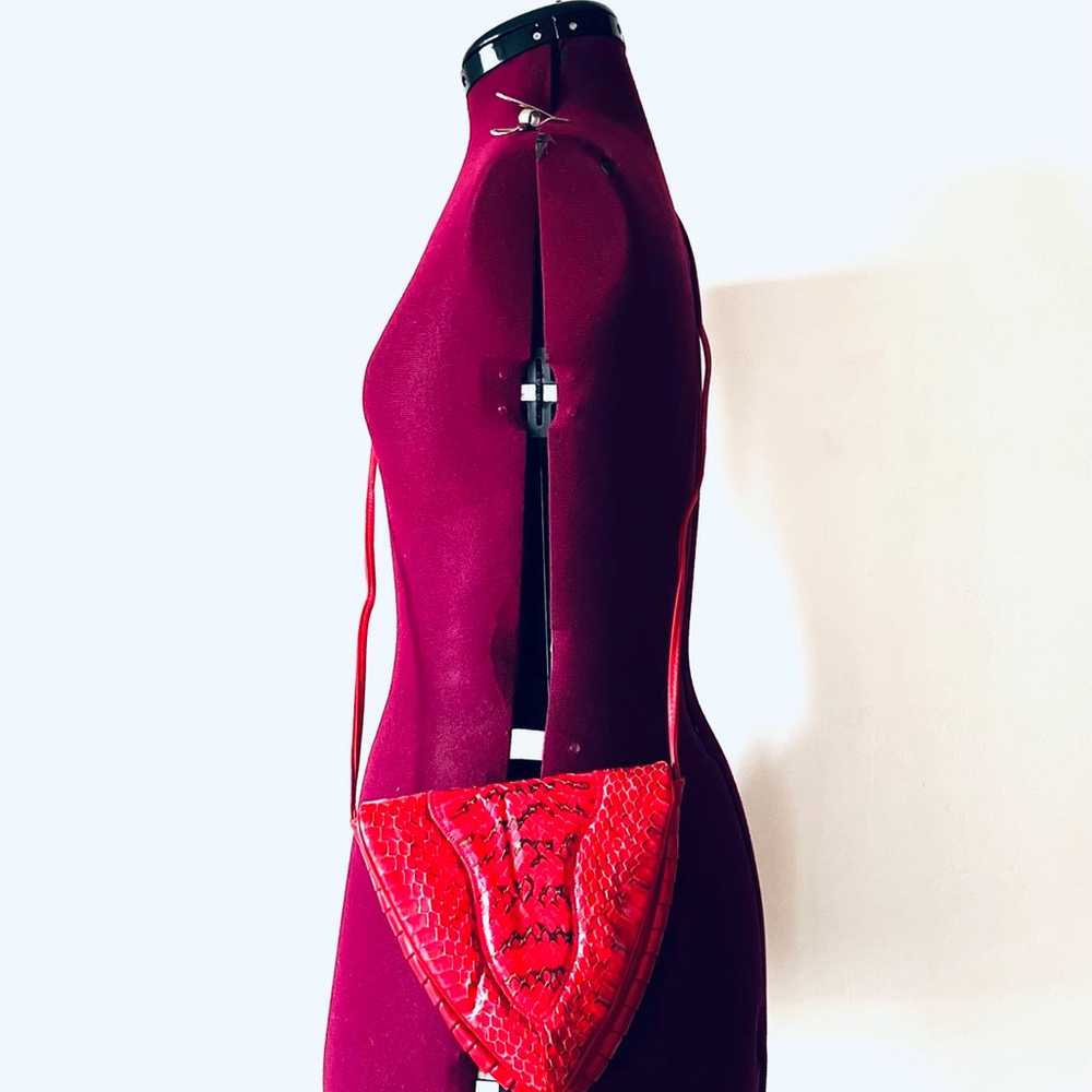 80s Red Snakeskin Leather Triangle Crossbody Purs… - image 7